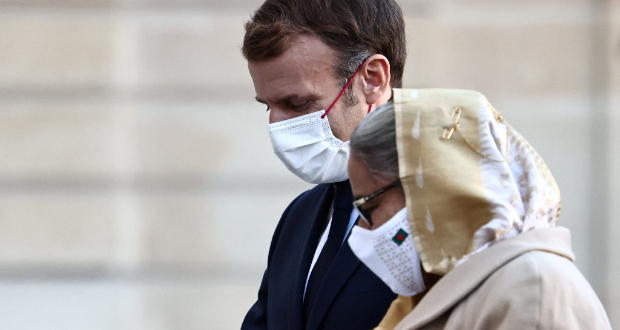 French President Emmanuel Macron receives Bangladeshi Prime Minister Sheikh Hasina as she arrives at the Elysee Palace in Paris, France on November 9, 2021 Reuters