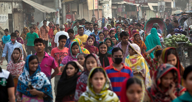 Garment workers walk to their factories in Dhaka, Bangladesh, April 1, 2015. The United States is Bangladesh’s largest export destination, primarily ready-made garments, which is Bangladesh’s main export. (Allison Joyce/The New York Times)