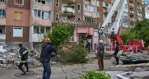 Ukrainian workers make damaged buildings safe in Kharkiv, Ukraine. Peace negotiations between Russia and Ukraine have stagnated. Photograph: Sergey Kozlov/EPA