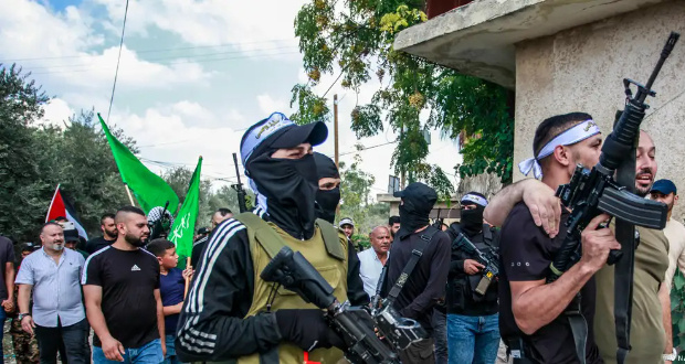 The US supports Israel; Hamas (pictured) and Hezbollah are backed by proxies for IranImage: Nasser Ishtayeh/SOPA/ZUMA/picture alliance