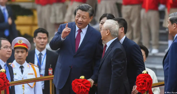 Analysts say Vietnam's 'bamboo diplomacy' is delivering symbolic improvements but it remains unclear what fruit these might bearImage: Nhac Nguyen/Pool/AP/picture alliance