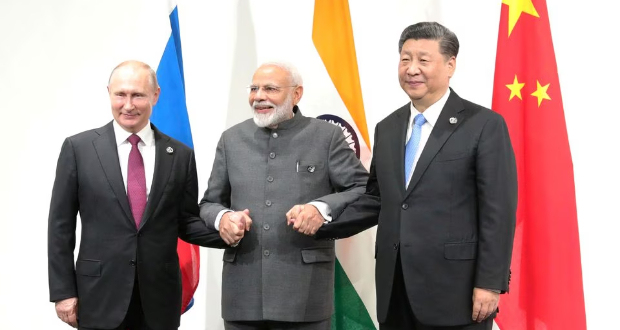 Russia's President Vladimir Putin (L), India's Prime Minister Narendra Modi (C) and China?s President Xi Jinping pose for a picture during a meeting on the sidelines of the G20 summit in Osaka, Japan June 28, 2019. Sputnik/Mikhail Klimentyev/Kremlin via REUTERS/File Photo