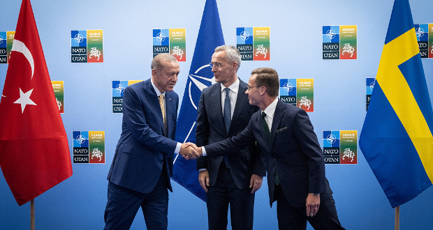 Türkiye's President Recep Tayyip Erdogan (L) shakes hands with Sweden's Prime Minister Ulf Kristersson (R) as NATO Secretary General Jens Stoltenberg looks on prior to a meeting ahead of a NATO summit in Vilnius, Lithuania, July 10, 2023. /CFP