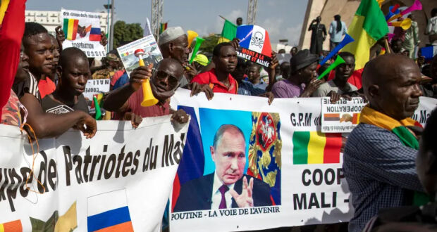 Malians demonstrate against France and in support of Russia on the 60th anniversary of the independence of the Republic of Mali, in Bamako, Mali, in 2020 [File: AP Photo]