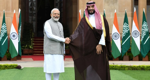 Saudi Arabia`s Crown Prince Mohammed bin Salman, right, shakes hands with India`s PM Narendra Modi during in New Delhi, India, September 11, 2023 Photo: Reuters