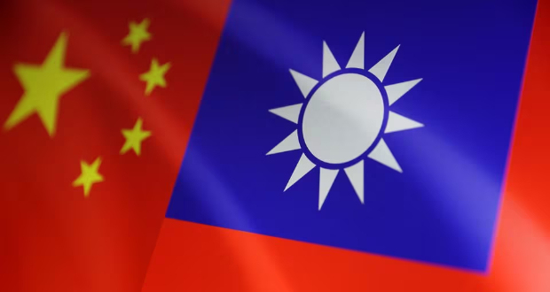 Chinese and Taiwanese flags are seen in this illustration, August 6, 2022. REUTERS/Dado Ruvic/Illustration/FILE PHOTO