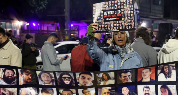 A person holds a placard, as families of hostages and supporters protest to call for the immediate release of hostages kidnapped during the deadly October 7 attack by Palestinian Islamist group Hamas, outside Israeli Prime Minister Benjamin Netanyahu residence, in Jerusalem January 21, 2024. REUTERS/Ronen Zvulun