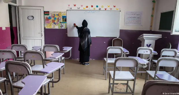 Older generations remember the Taliban’s previous rule, when they largely confined women to their homes and banned television and musicImage: Zerah Oriane/ABACA/picture alliance