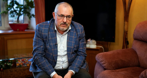 Boris B. Nadezhdin is trying to gather enough signatures to be on the ballot for Russia’s presidential election — if the authorities let him. Credit...Alexander Zemlianichenko/Associated Press