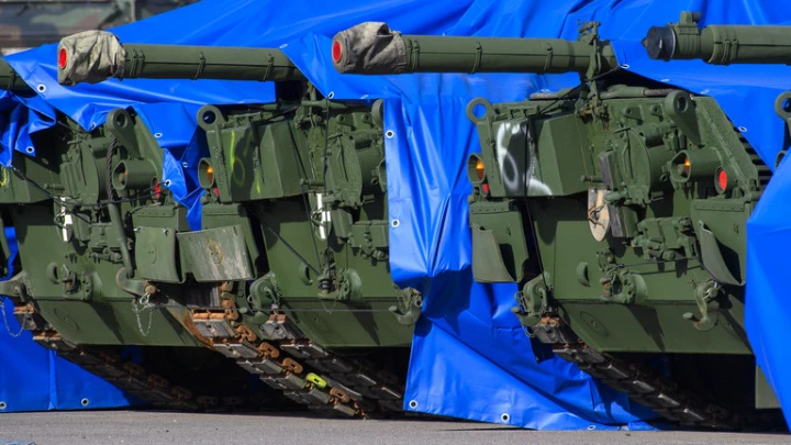 Packed German Leopard 1 tanks are ready for shipping to Ukraine at the Klietz military training area, Saxony-Anhalt, Germany, February 23, 2024 © Getty Images / Klaus-Dietmar Gabbert/picture alliance