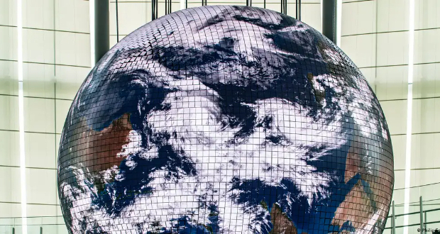 Japan has ambitious climate goals, but its economy is strugglingImage: Philip Fong/AFP/Getty Images