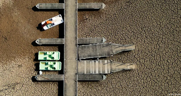 As temperatures rise, parts of Europe are experiencing droughts with higher and higher frequency and intensityImage: PAU BARRENA/AFP/Getty Images