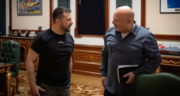 Ukraine's President Volodymyr Zelenskyy meets International Criminal Court (ICC) Prosecutor Karim Khan [File: Handout/Ukrainian Presidential Press Service via Reuters]